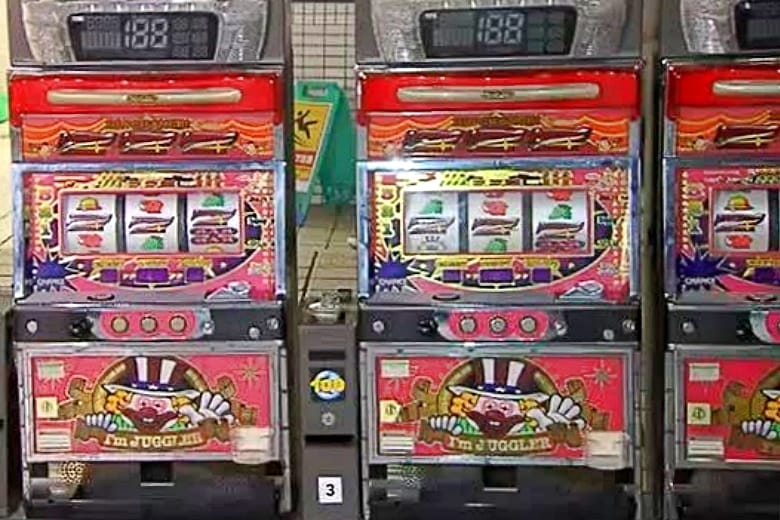 「闇スロ」摘発 スロット機やバカラなどゲーム機32台押収