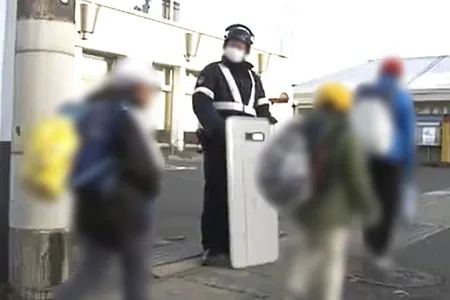 通学路では警戒を強化