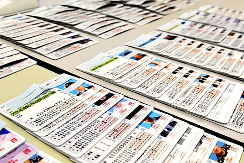 偽造免許証など押収