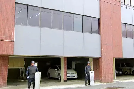 傘下幹部の逮捕・送検受け「小桜一家」本部事務所を家宅捜索 知人男性に「撃ち殺すぞ」と脅迫