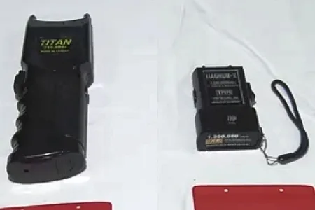 元部下にスタンガンを押し当て暴行した男を逮捕 自宅から代紋入り封筒や複数の小刀など押収