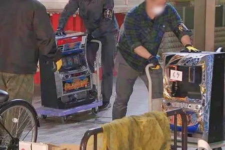 名古屋・栄の違法スロット店を摘発 従業員7人と客の男女13人を逮捕