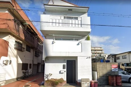 山口組系司興業傘下「琉真会」の事務所に発砲-複数の弾痕