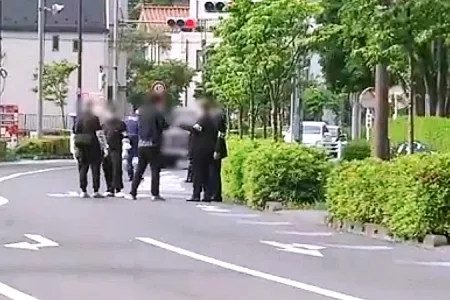 東京・調布市 出合い頭の交通トラブルで暴力団関係者とみられる男が発砲して逃走