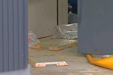 極東会系「岡崎会」の事務所ビルで発砲事件-組員2人死亡