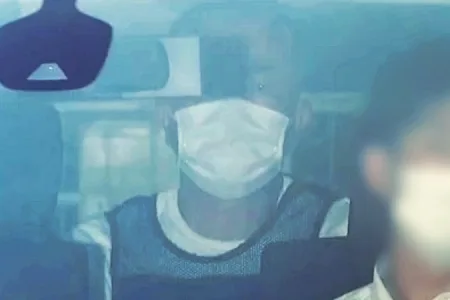 移送される薄葉暢洋容疑者