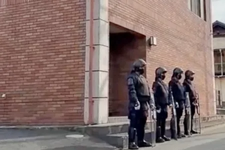 覚醒剤受け渡しで「矢ヶ部組」組長らの逮捕を受け「道仁会」本部を家宅捜索