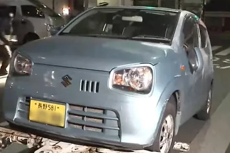 乗り捨てられていた軽乗用車