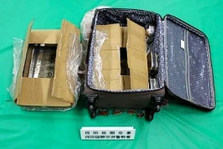 額縁のような物に覚醒剤を隠して密輸 マレーシア国籍の男を逮捕・送検